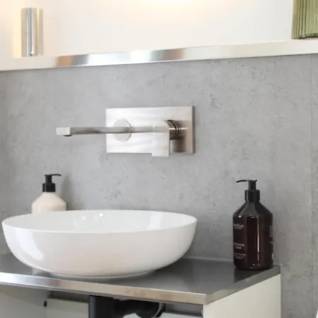 Minimalist Design Mit See- Und Wiesenzugang Nyaraló