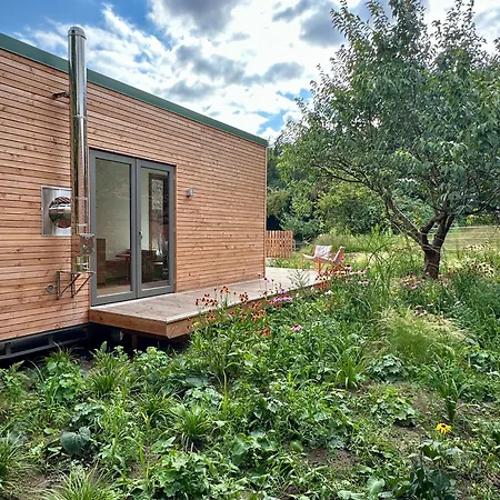 Minimalist Design Mit See- Und Wiesenzugang *